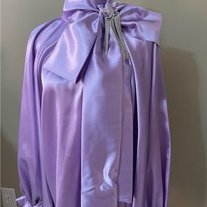 This is a beautiful Timely elegant blouse.